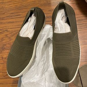 New Directions Women's slip on shoes